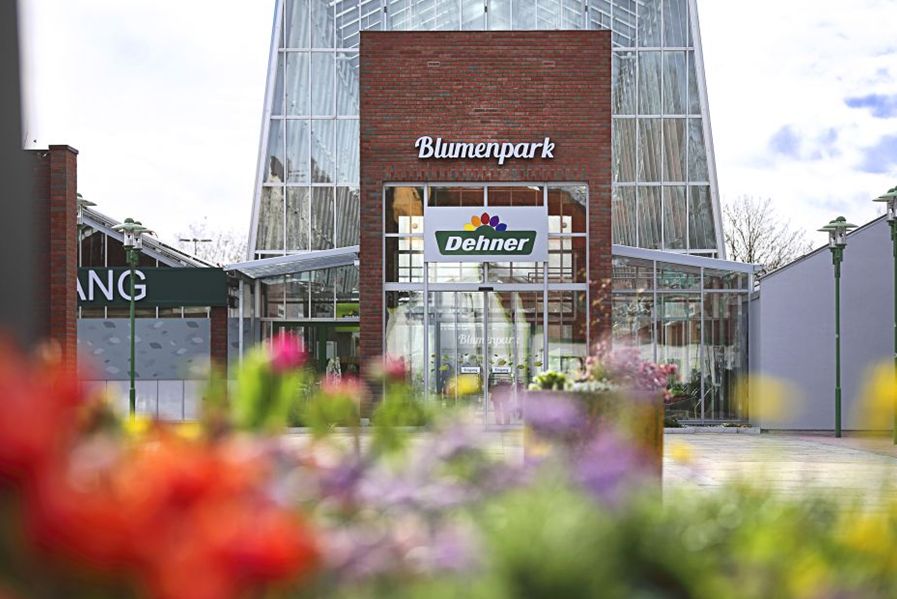 Die Dehner Garten-Center GmbH & Co. KG mit Zentrale in Rain bei Augsburg und über 125 Gartenmärkten in Deutschland und Österreich ist die größte Gartencenter-Gruppe Europas.