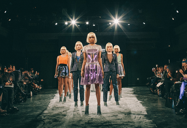 Lopec%202018%20 %20cutecircuit nyfw grand finale photo by theodoros chliapas Textilien 4.0 machen smarte Kleidung alltagstauglich