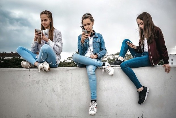 100.000 Kinder und Jugendliche abhängig von Social Media