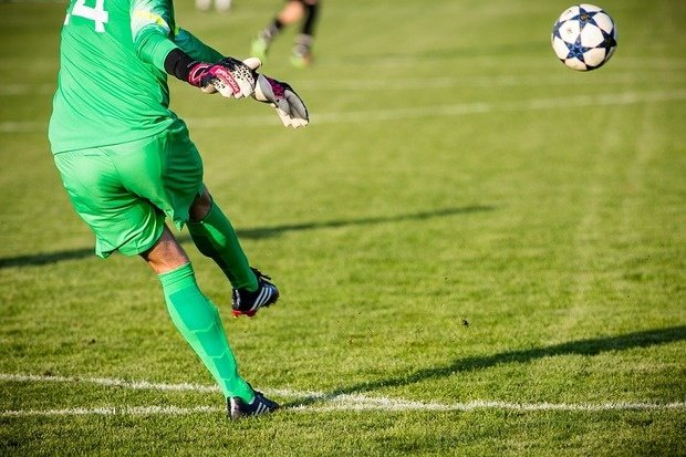 Datenanalyse: Große Fussballturniere generieren bei eBay Zusatzumsätze von bis zu 64 Prozent
