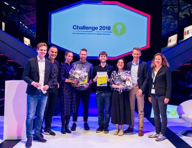 Von links: Moderator Aljoscha Höhn, Jury-Mitglied Timucin Güzey, Carolin Schindelhauer, Daniel Randt, John Speer, Carrie Tang, Jury-Mitglied Tobias Czekalla und Jury-Mitglied Anke Herbener.