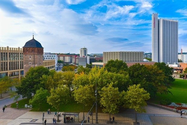 Chemnitz - durch die rassistischen Übergriffe zum Inbegriff der hässlichen Seite Deutschlands geworden.