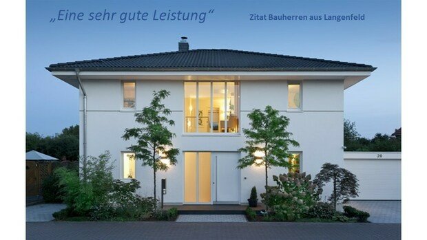Hausbeispiel mit zufriedenen Bauherren