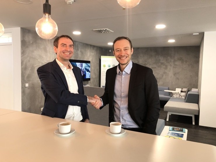 v.l.n.r.: Martin Muth, Head of Marketing & Sales bei aconso, und Michael Scheffler, Geschäftsführer/CFO von projekt0708, freuen sich über die Zusammenarbeit